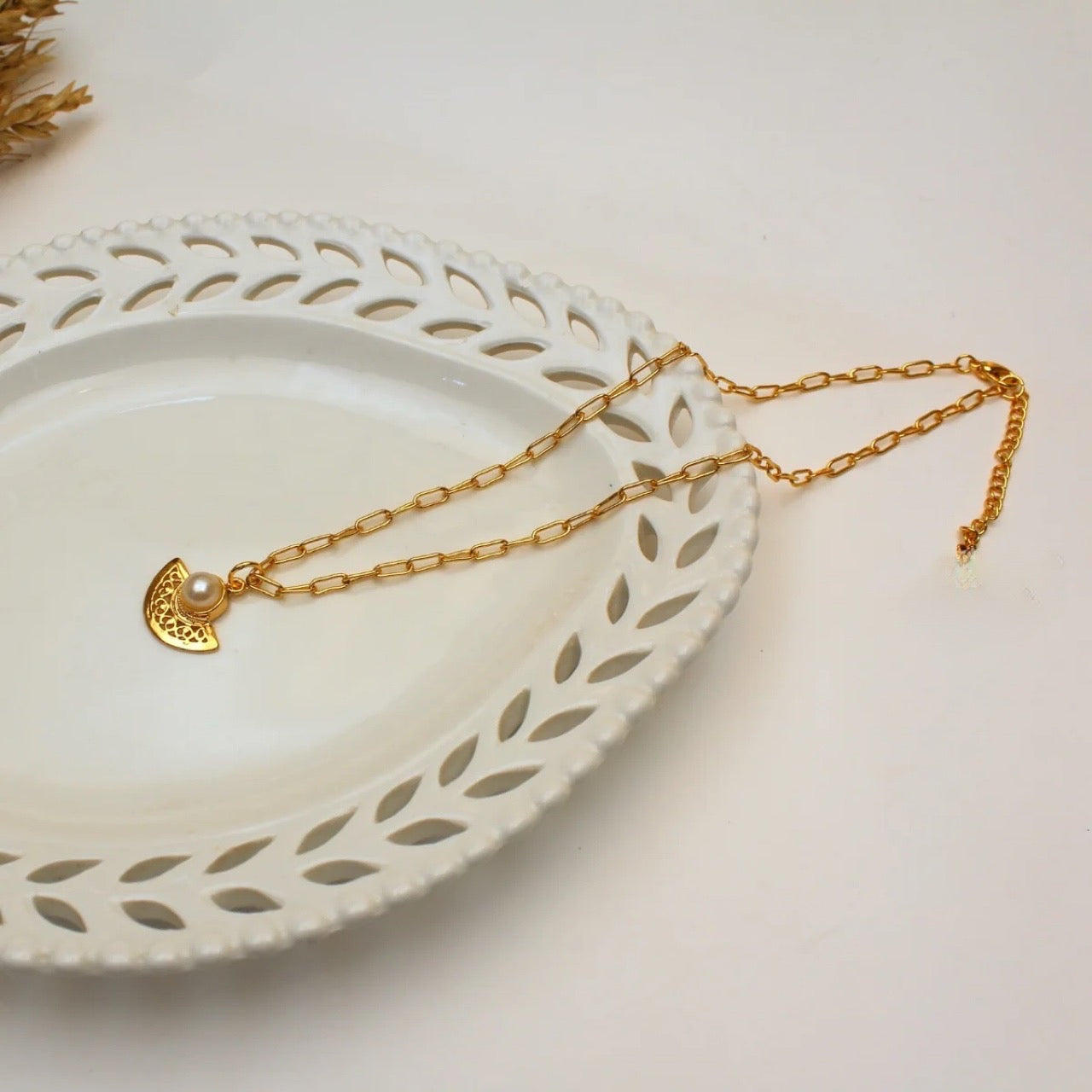 Half-Moon Pearl Pendant Necklace – Mirea