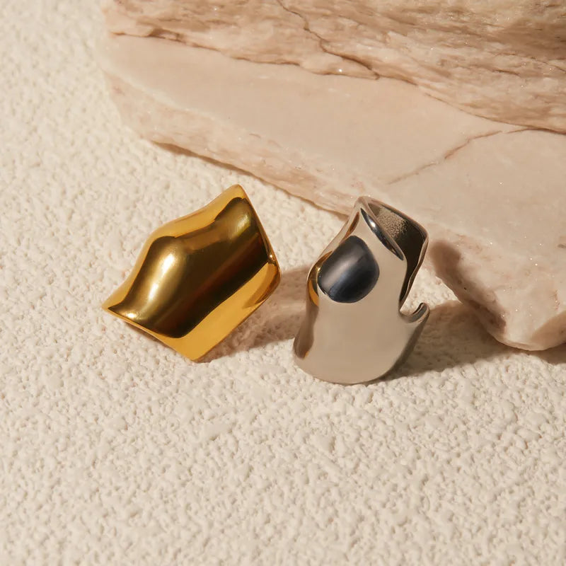Molten Curve Ear Cuff