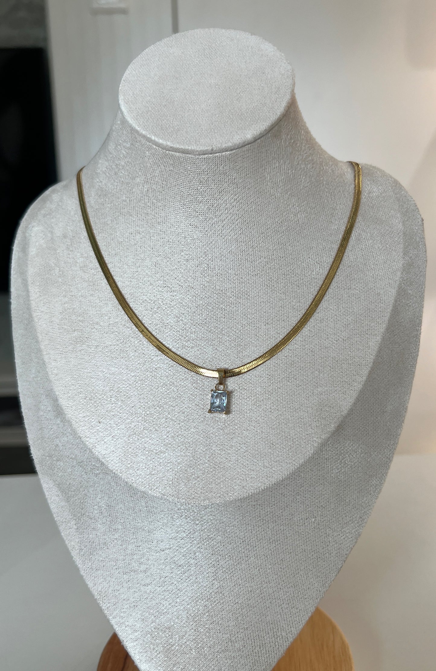 Lara Crystal Pendant Necklace