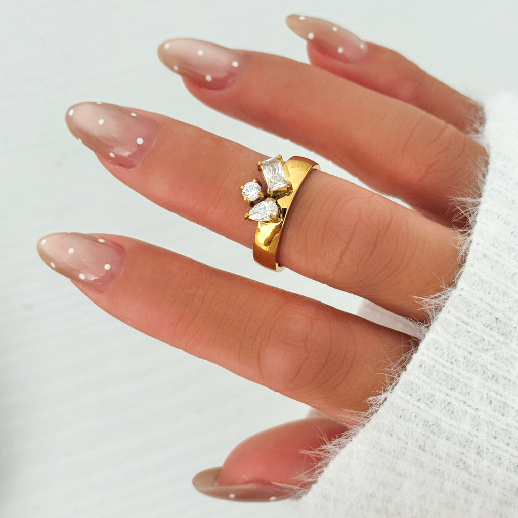 Elia Ring