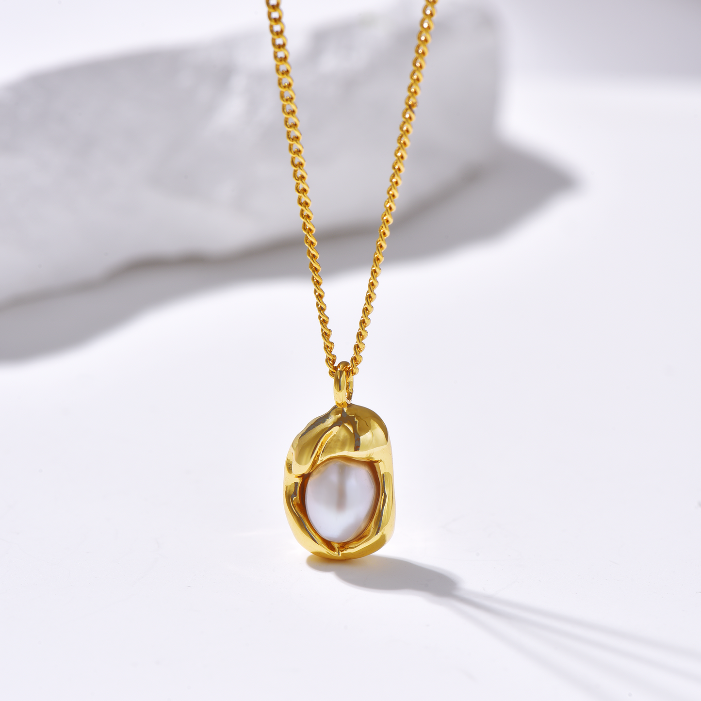 Nina Pearl Pendant Necklace