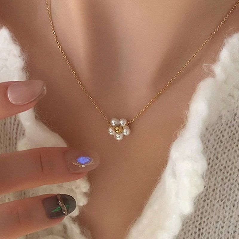 Daisy Pearl Necklace