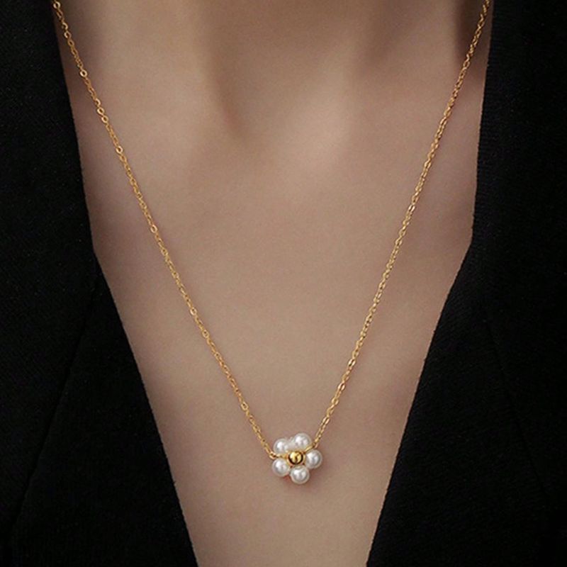 Daisy Pearl Necklace