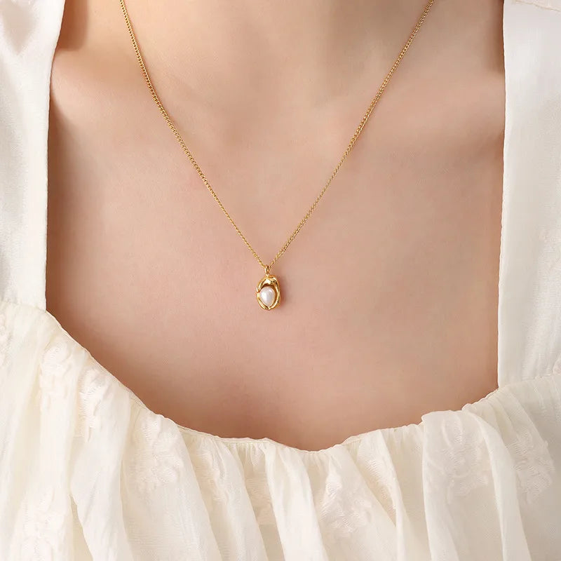 Elara Gold Pearl Pendant Necklace
