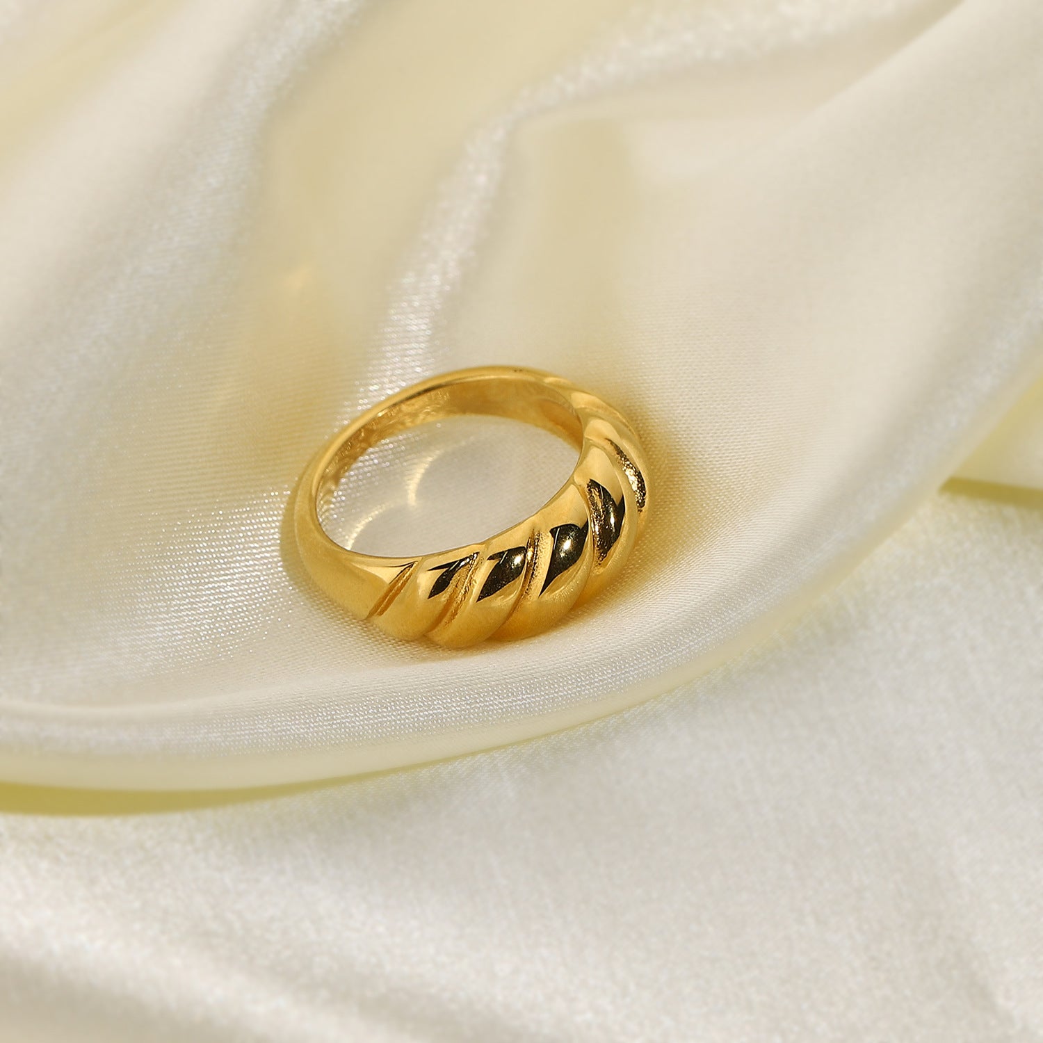 Twisty Dome Ring