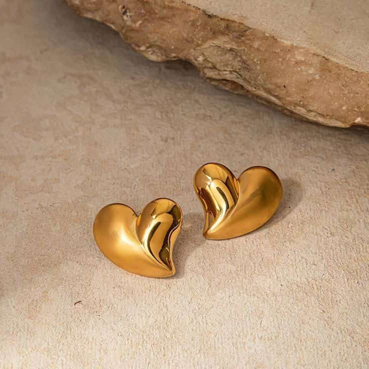 Treasure Of Heart Stud Earrings