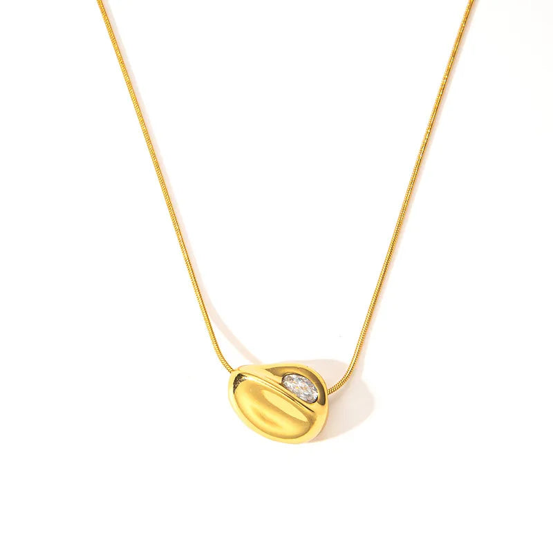 Amara Pendant Necklace