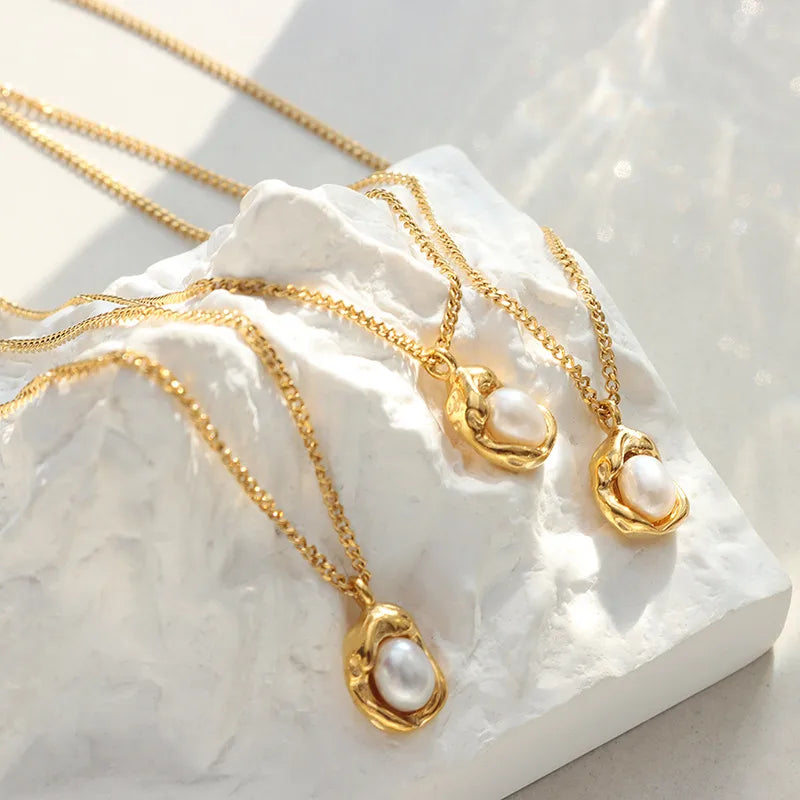 Elara Gold Pearl Pendant Necklace
