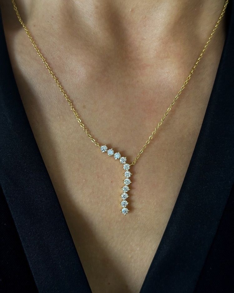 Serene Curve Necklace
