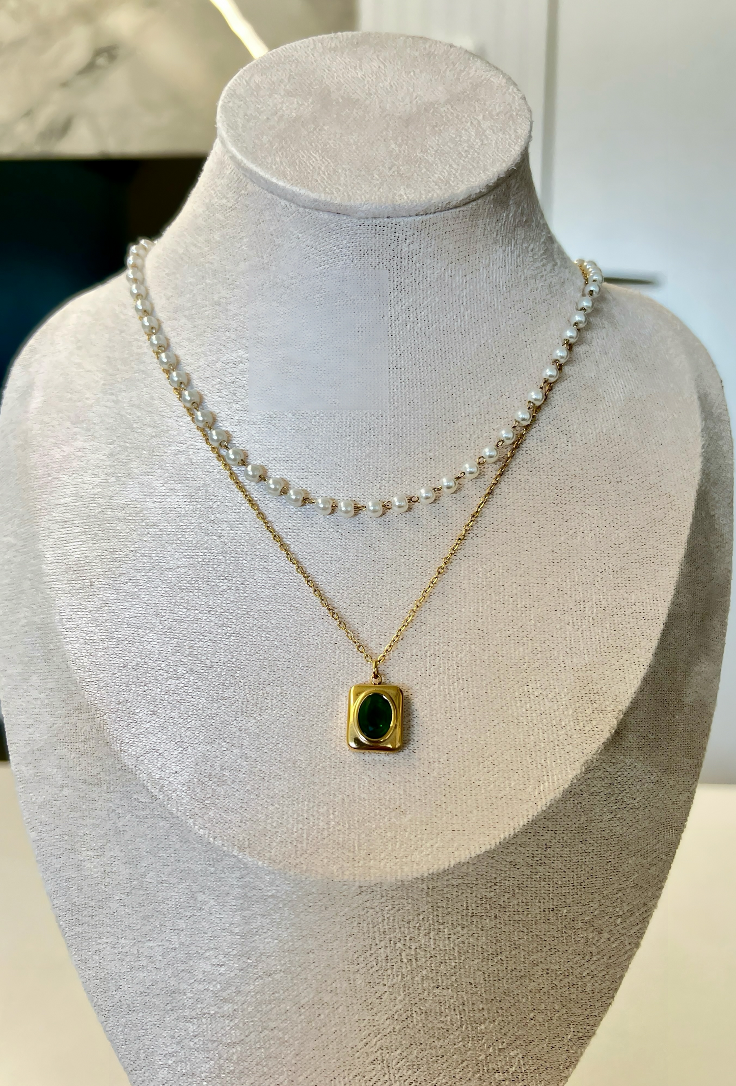 Classic Pearl and Emerald Pendant Necklace