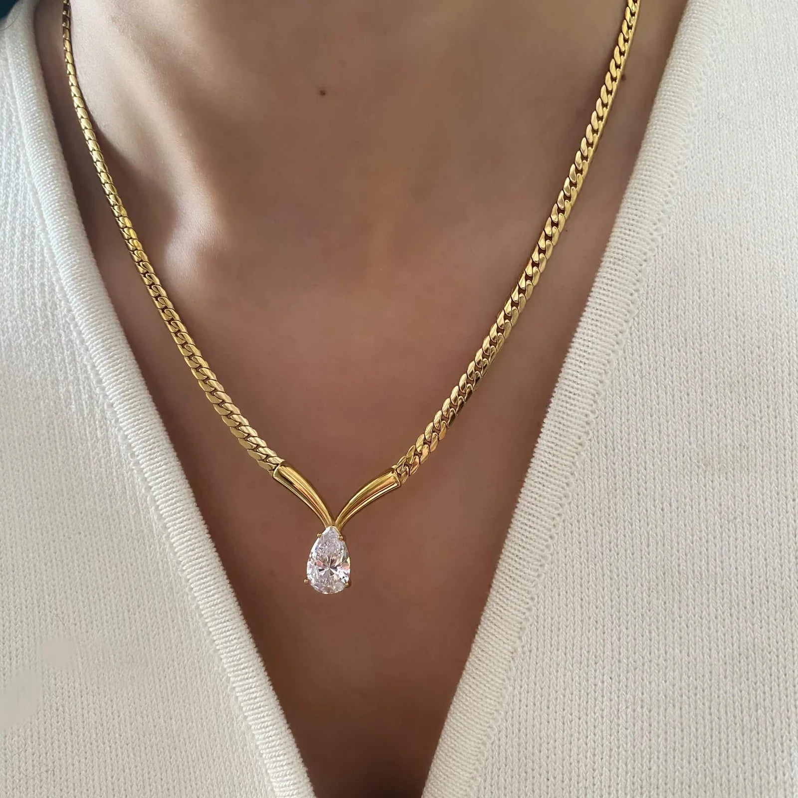 Pear Diamond V Necklace